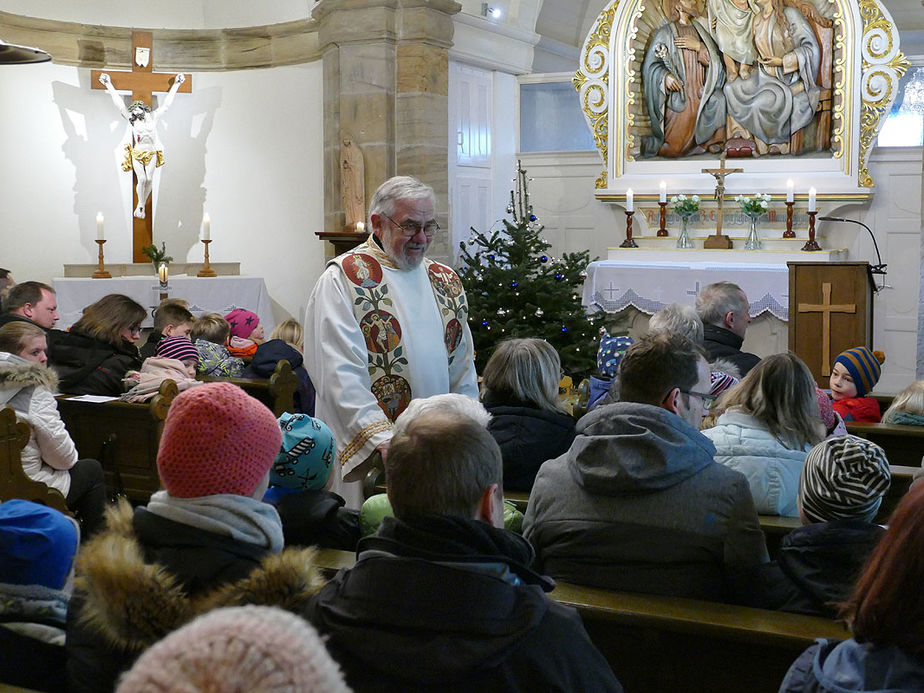 Krippenandacht mit Segnung der Kinder (Foto: Karl-Franz Thiede)